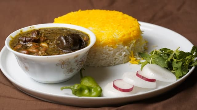چلو قرمه‌سبزی